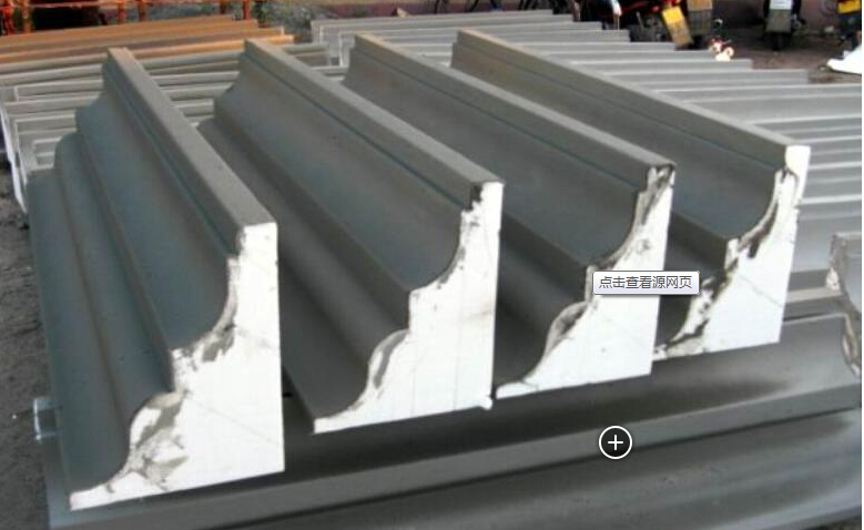 生產中的泡沫線條